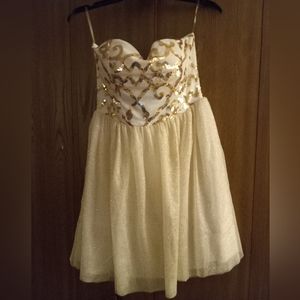 Beautiful Windsor cream color dress